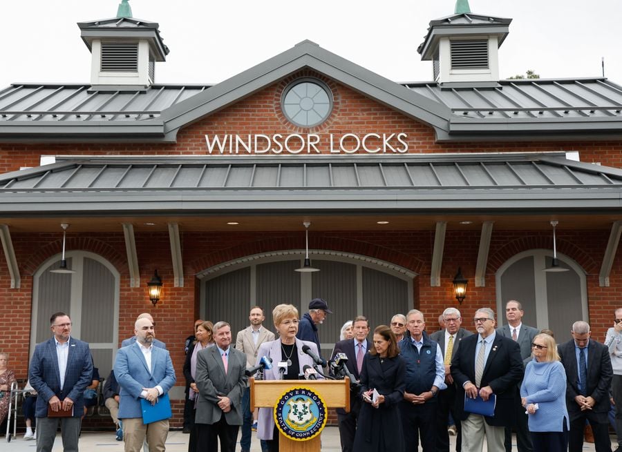 6_Zawistowski Train and TOD ribbon cutting 101326-9886.jpg